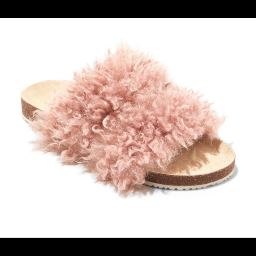 Universal Thread Pink Faux Fur Shaggy Sandals NWT